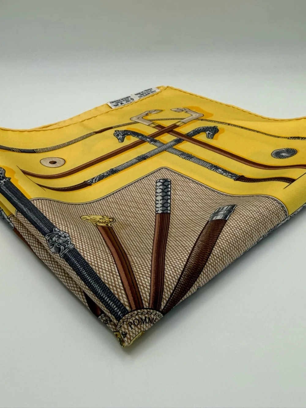 HERMES SCARF CARRE 45 CANNES & POMMEAUX SILK YELLOW - Picture 5 of 8